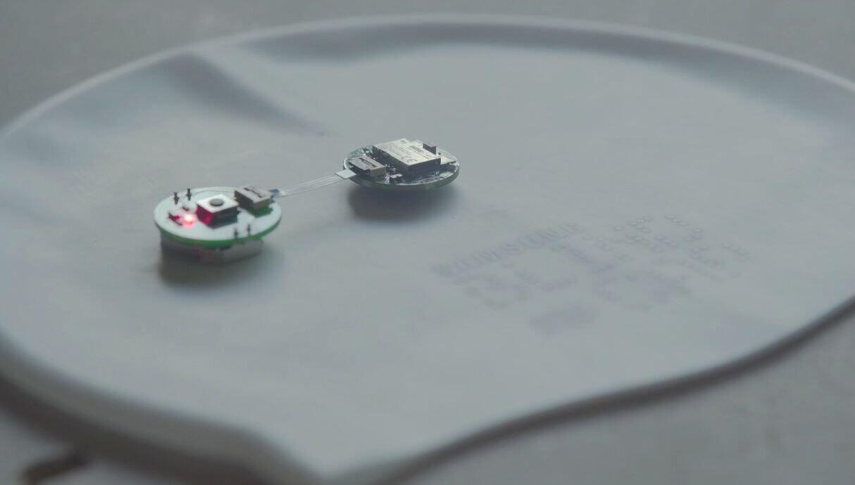 Blind Cap wearable swimming cap with integrated vibration system